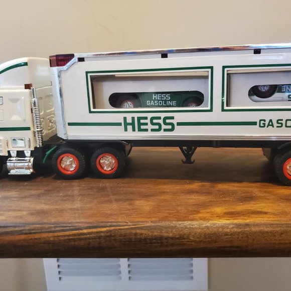 1997 Vintage Hess Truck - Picture 3 of 4